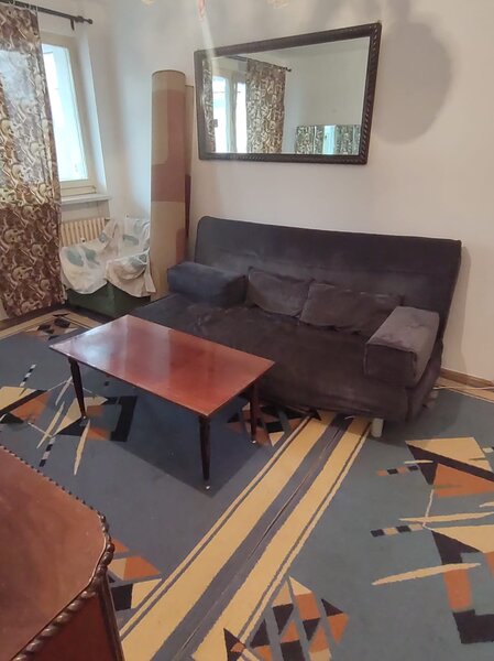 Titan, parc, et. 2/10,